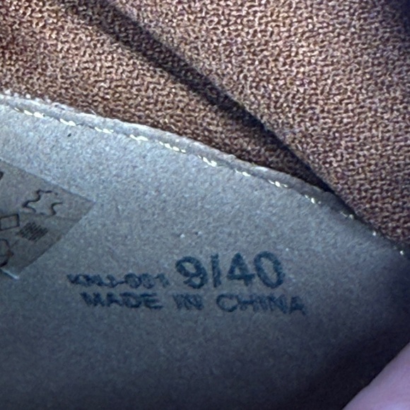 (H3) Chinese Laundry Tan Suede Ankle Boots,Size 40/9USA - Picture 9 of 9